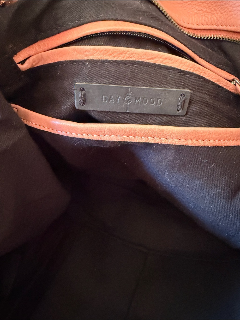 Day & Mood Leather Stylish Coral Women’s Shoulder Bag - Versatile Everyday Tote - Picture 4 of 6